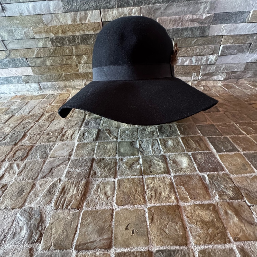 Steve Madden Elegant Black Wide-Brim Hat - Picture 4 of 5